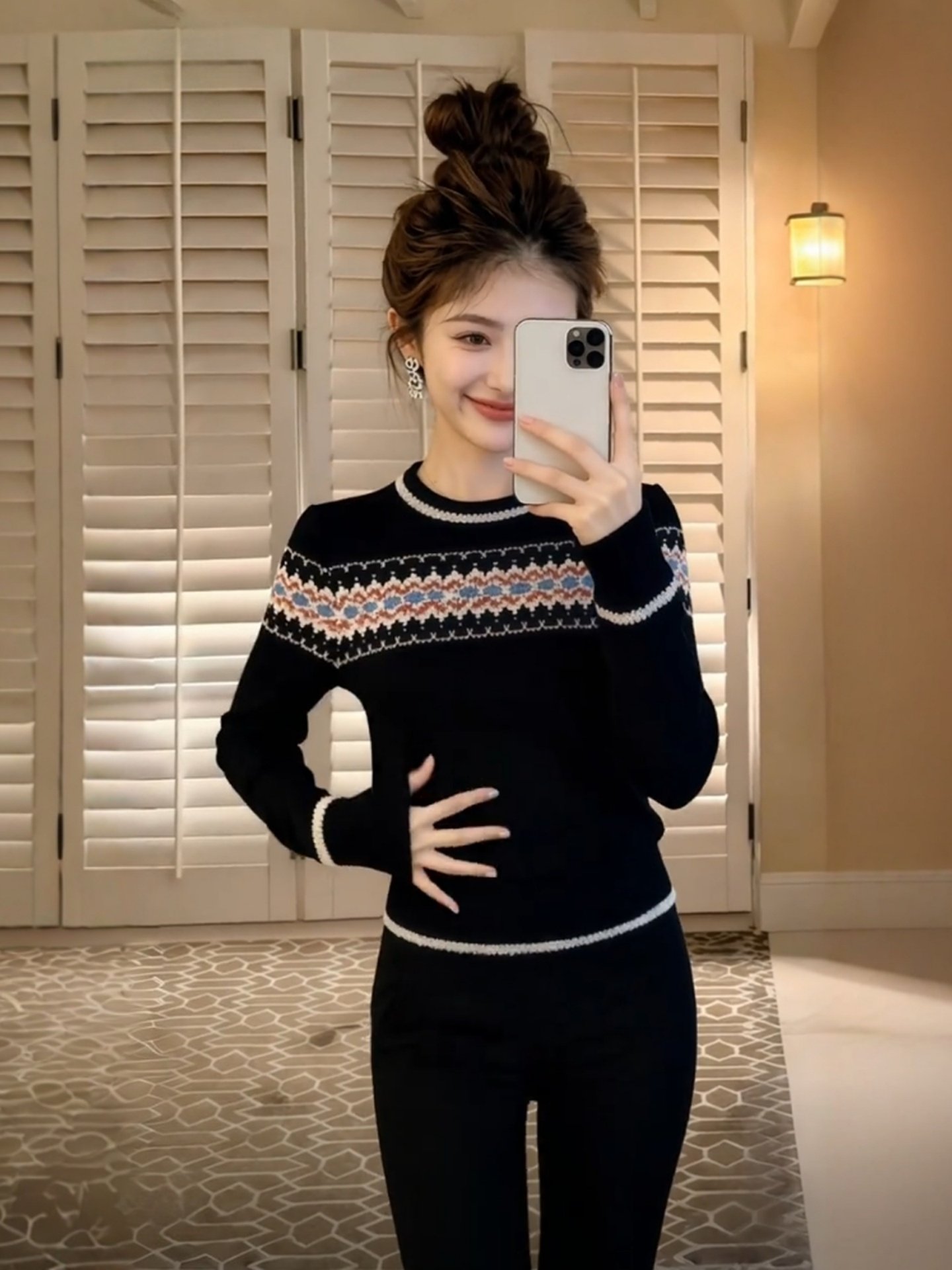Suéter Feminino Preto de Tricô - Embroidery Unique Design avaliação e preço